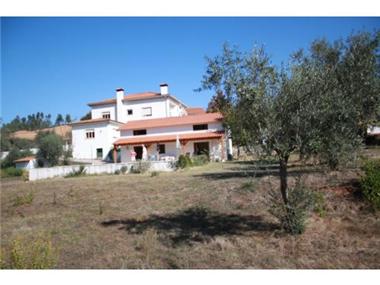 Villa for sale in Penela