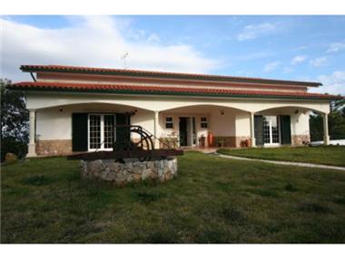 Villa for sale in Penela