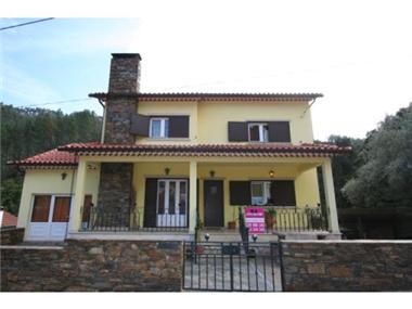 Villa for sale in Gois