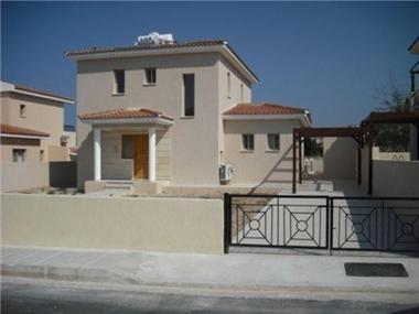 Villa for sale in Khlorakas