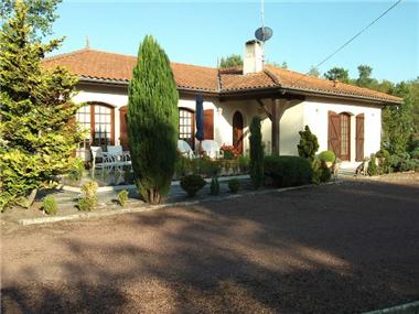 House for sale in Saugon
