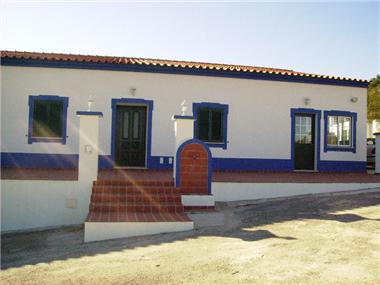 Villa / Townhouse for sale in Almodovar