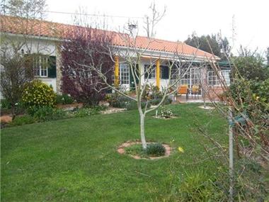 Villa / Townhouse for sale in Salir de Matos