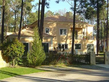 Villa / Townhouse for sale in Caparica