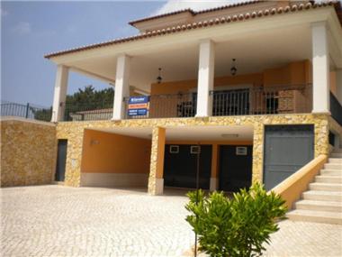 Villa / Townhouse for sale in Quinta Do Conde