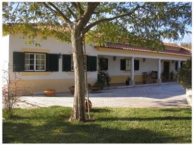 Rural House With Land for sale in Cartaxo