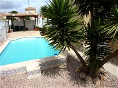 Villa for sale in Pinar de Campoverde