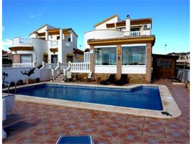 Villa for sale in Pinar de Campoverde