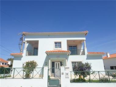 Villa for sale in Foz do Arelho