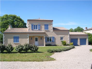 House for sale in Montpeyroux