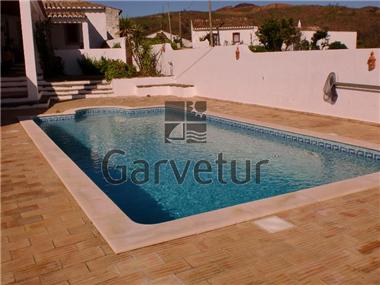 Villa / Townhouse for sale in Santa Catarina da Fonte do Bispo