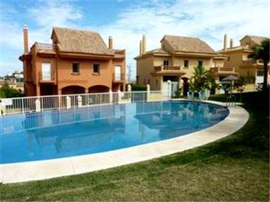 Town House for sale in Calahonda