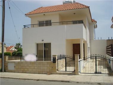 Detached House for sale in Germasogeia