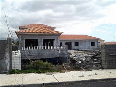 - Villa for sale in Golf del Sur