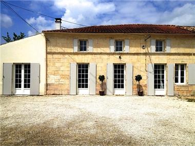 House for sale in Gemozac