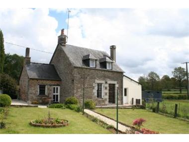 Cottage for sale in Fougerolles-du-Plessis
