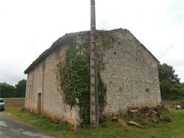 Barn for sale in Ruffec