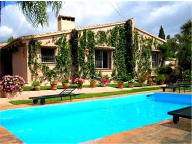 Villa for sale in Nueva Andalucia