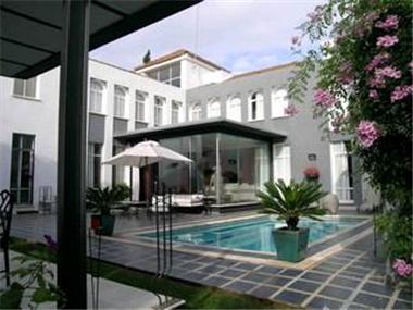 Villa for sale in Nueva Andalucia