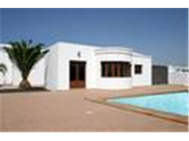 Villa for sale in Puerto Calero