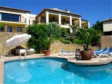 Villa for sale in Nueva Andalucia