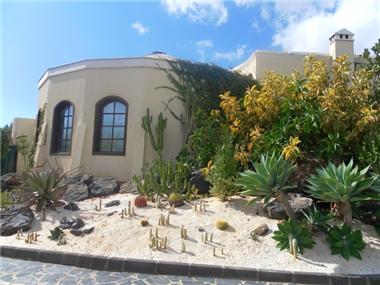 Villa for sale in Costa Teguise
