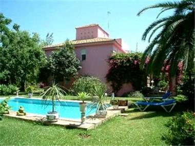 Villa for sale in Nueva Andalucia