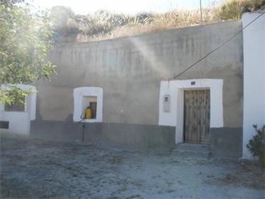 Cave House for sale in Benamaurel
