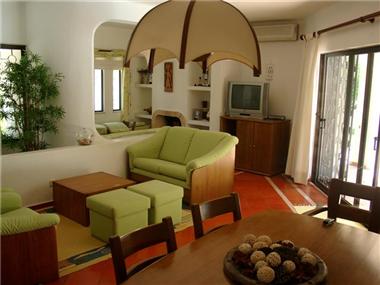 Villa for sale in Almancil (Faro)