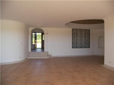 Villa for sale in Estombar (Faro)