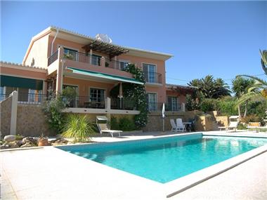 Villa for sale in Luz (Faro)