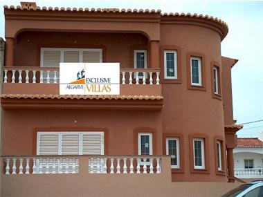 Villa for sale in Porto de Lagos (Faro)