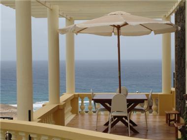 Townhouse for sale in Lazareto (Sao Vicente)
