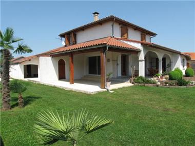 House/Villa for sale in Odos (Midi-Pyrenees)