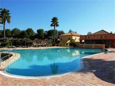 Townhouse for sale in Meia Praia (Faro)