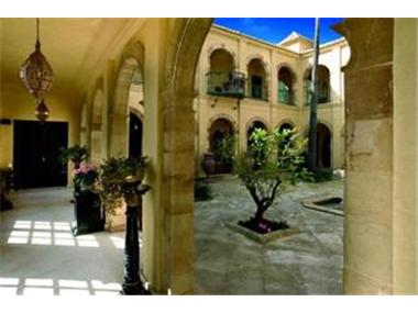 Villa for sale in Estepona (Andalucia)