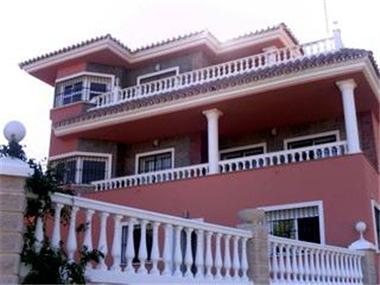 Villa for sale in La Duquesa (Andalucia)