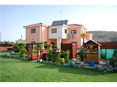 Townhouse for sale in Alambra (Nicosia)