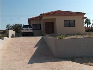 Detached Bungalow for sale in Ayios Tykhonas (Limassol)
