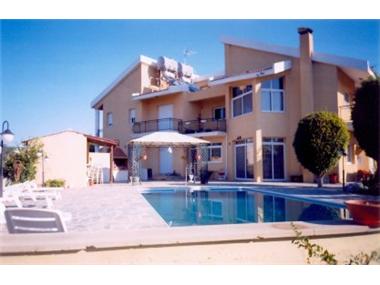 Detached Bungalow for sale in Polemidhia Camp (Limassol)