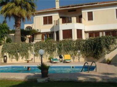 Detached Villa for sale in Ayia Phyla (Limassol)