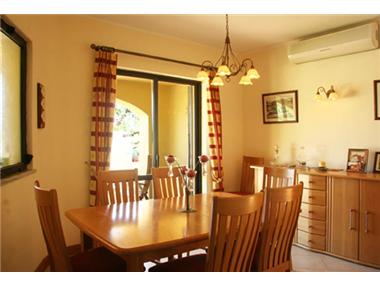 Villa for sale in Caramujo (Setubal)