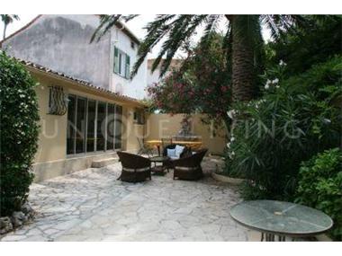 House/Villa for sale in Antibes (Provence-Alpes-Cote d'Azur)