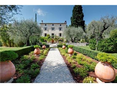 House/Villa for sale in Grasse (Provence-Alpes-Cote d'Azur)