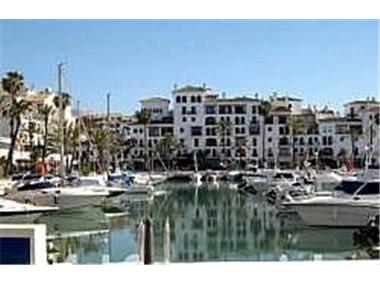 Commercial for sale in La Duquesa (Andalucia)