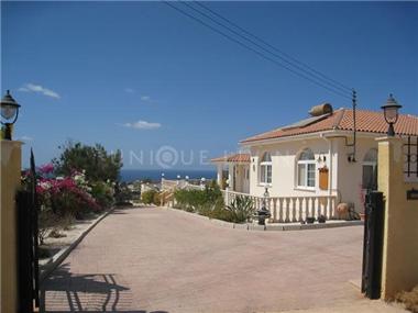 Bungalow for sale in Peyia (Paphos)