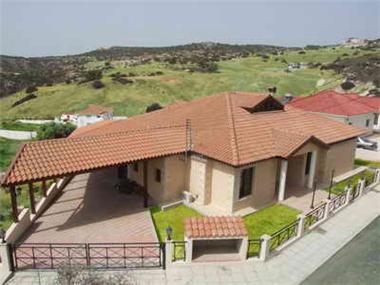 Detached Villa for sale in Parekklisha (Larnaca)