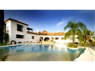 Villa for sale in El Paraiso (Andalucia)
