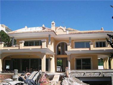 Villa for sale in Elviria (Andalucia)
