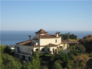 Villa for sale in Los Monteros (Andalucia)